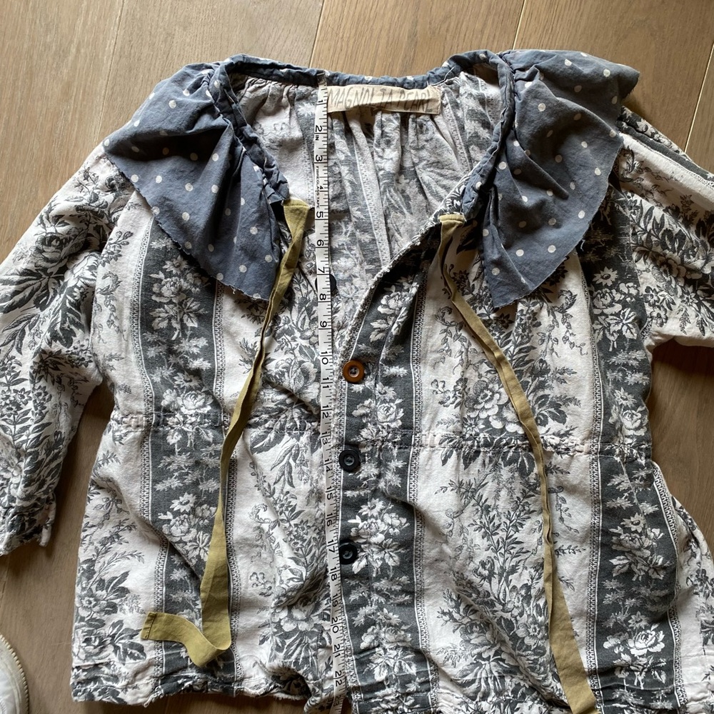 Magnolia Pearl flowers linen top like new